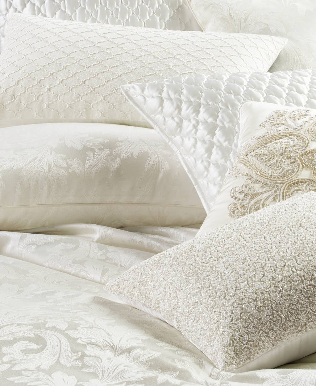 Full/Queen White Comforter M856571