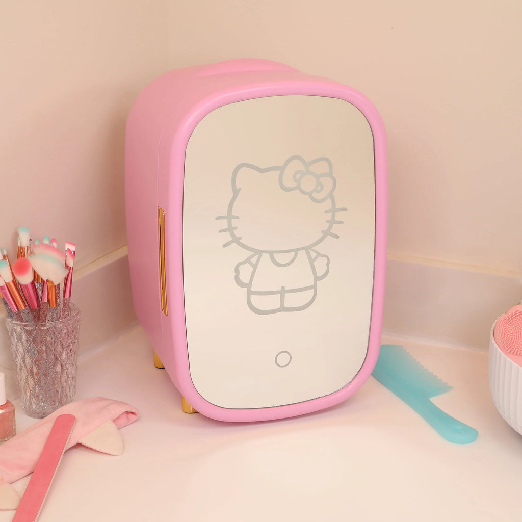 Pink Mini Fridge 7L with Light Up Mirror O178