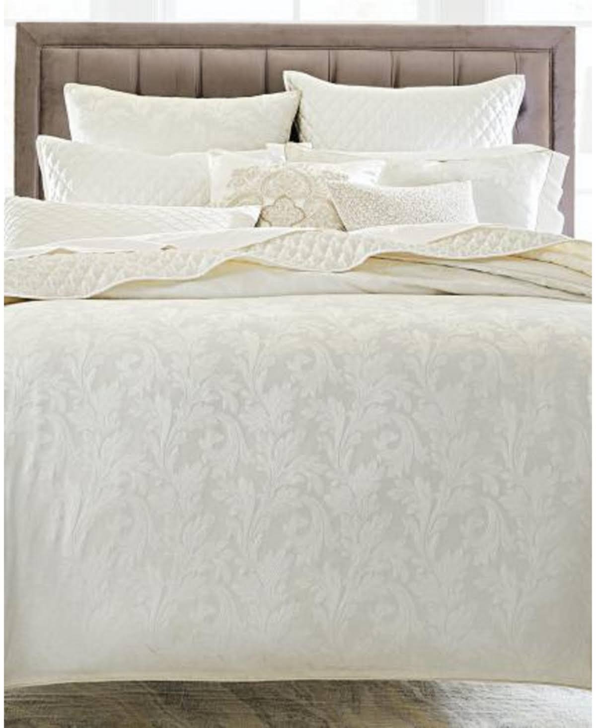 Full/Queen White Comforter M856571