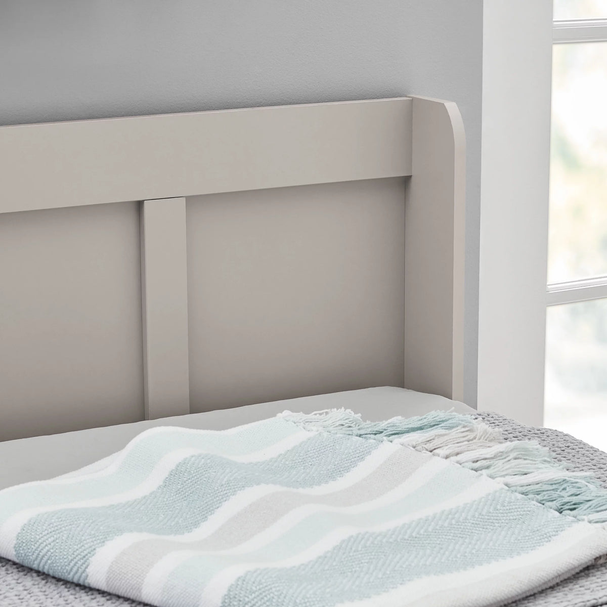 Twin Bed with Headboard W7195