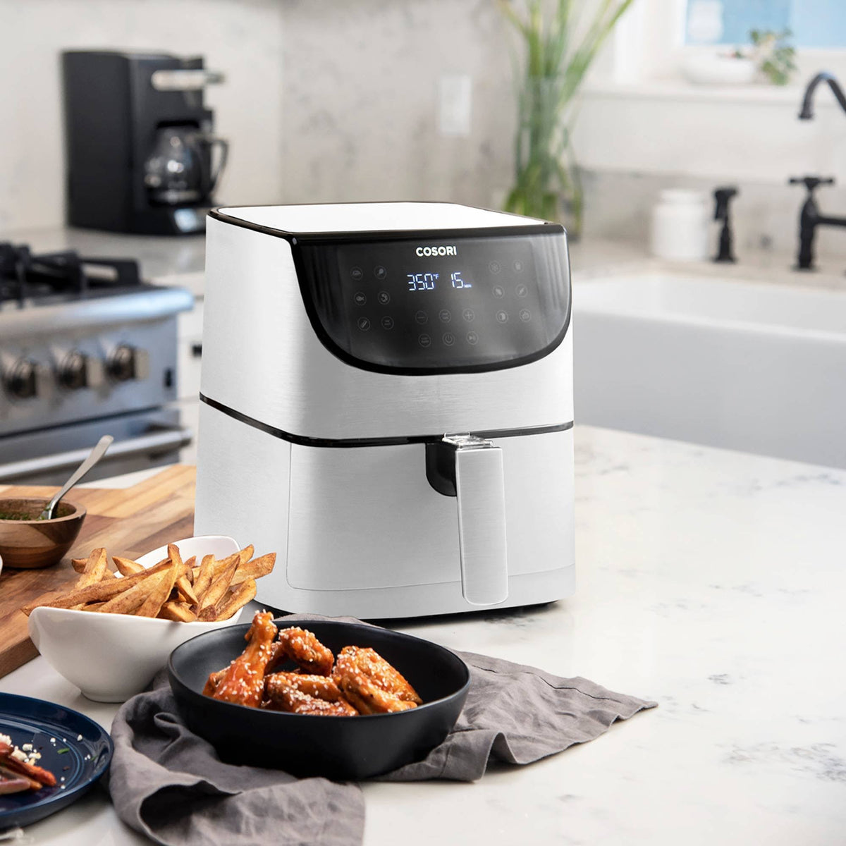 3.7 qt Air Fryer and Skewer Rack Set White D8325