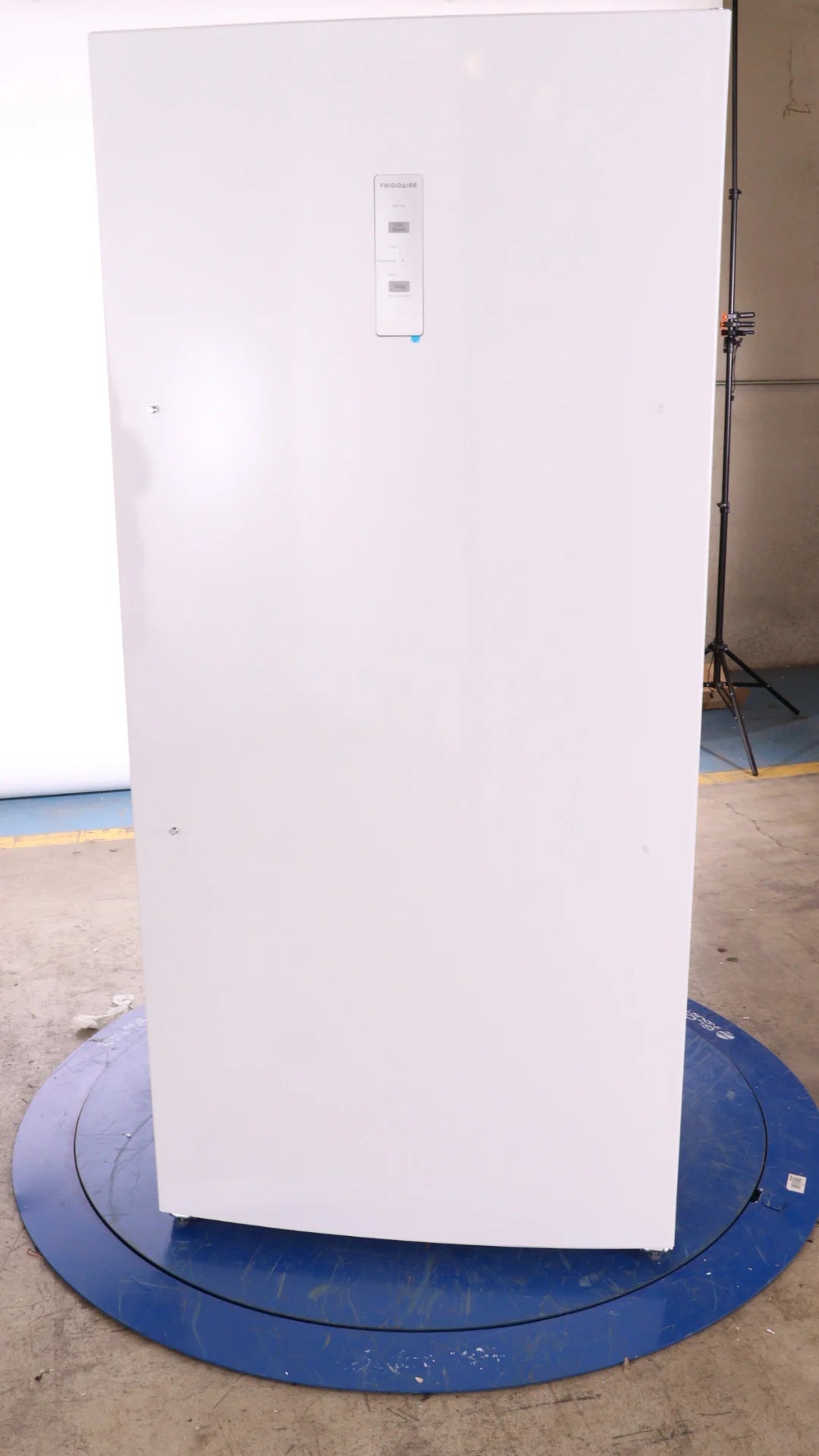 White 20 Cu Ft Single-Door Refrigerator R8214