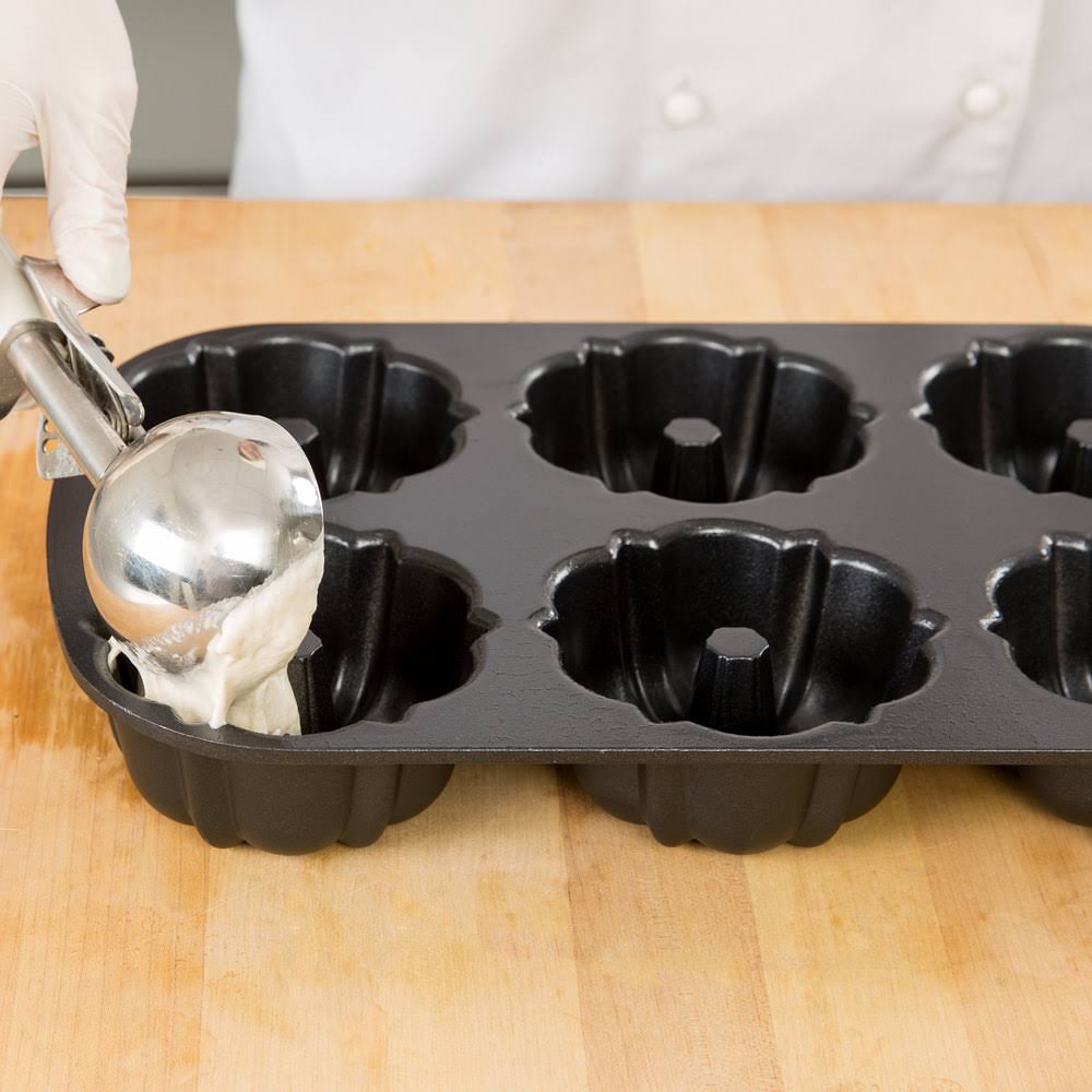 6-Cavity Bundt-lette Cake Pan K381
