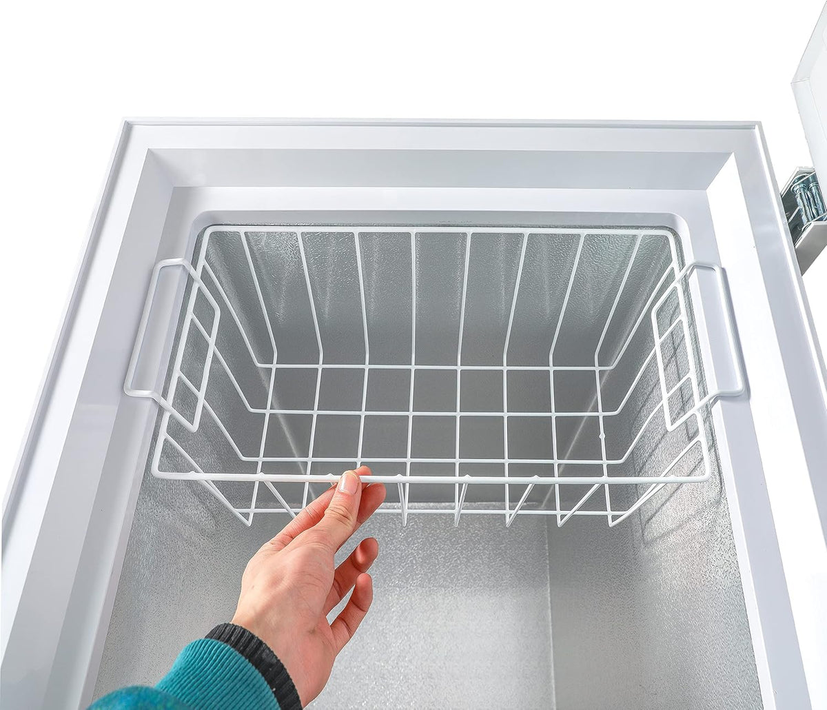 White 7.0 Cu. Ft. Chest Freezer D955