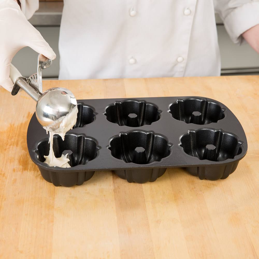 6-Cavity Bundt-lette Cake Pan K381