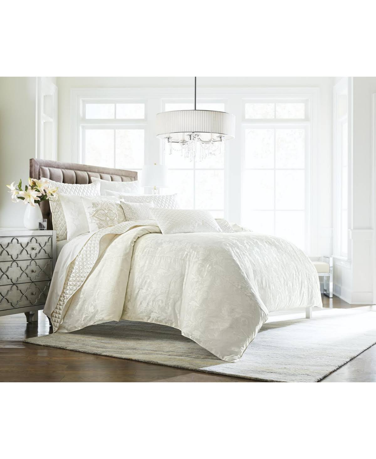 Full/Queen White Comforter M856571