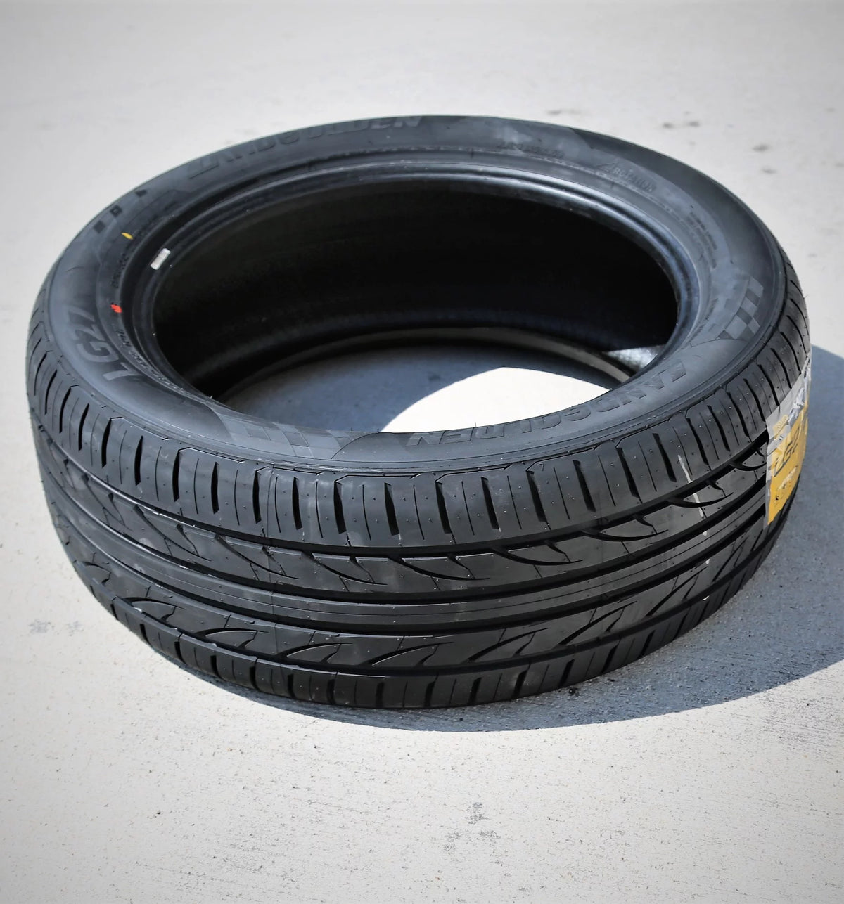 215/45ZR18 89W High Performance Tire X264071