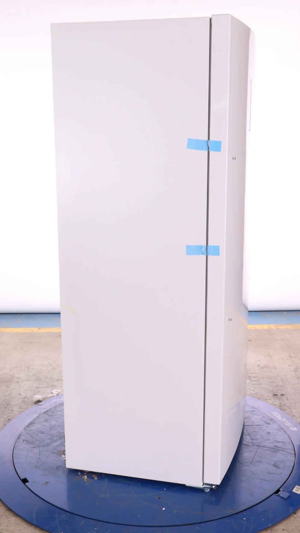 White 20 Cu Ft Single-Door Refrigerator R8214