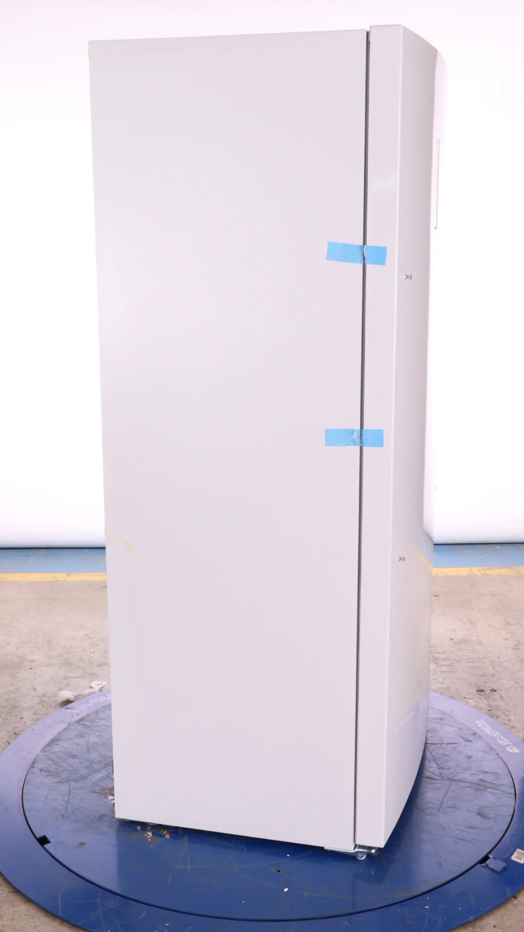 White 20 Cu Ft Single-Door Refrigerator R8214